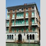Italien /Venedig: Haus mit grünen Fenstern