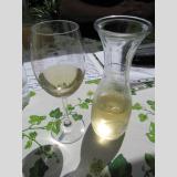 Mit und ohne Alkohol /Wein in der Sonne