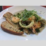 Seafood /Krosse Meeresfrüchte mit Salat und Brot